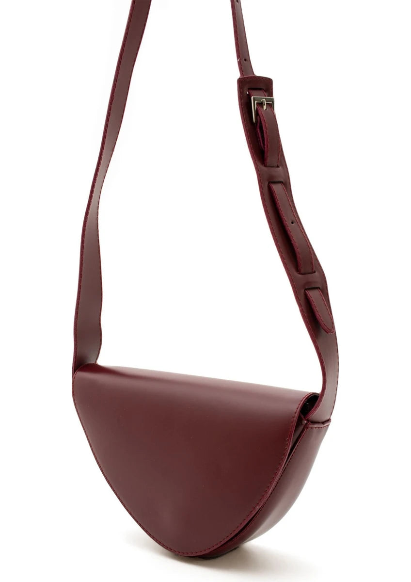 Women's Asymmetric Orion Magnetic Closure Adjustable Handle Detailed Shoulder Bag
